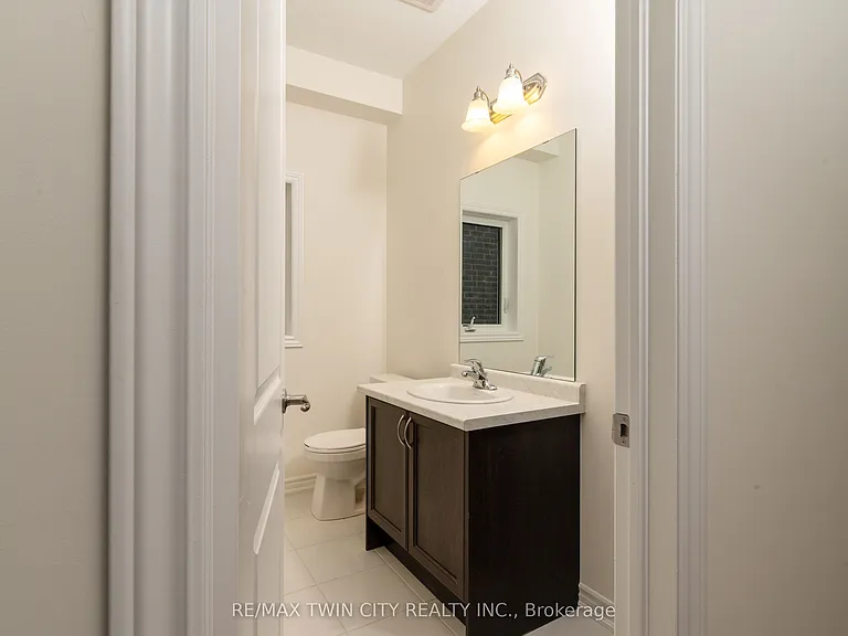 33 Dennis Ave — Photo 4