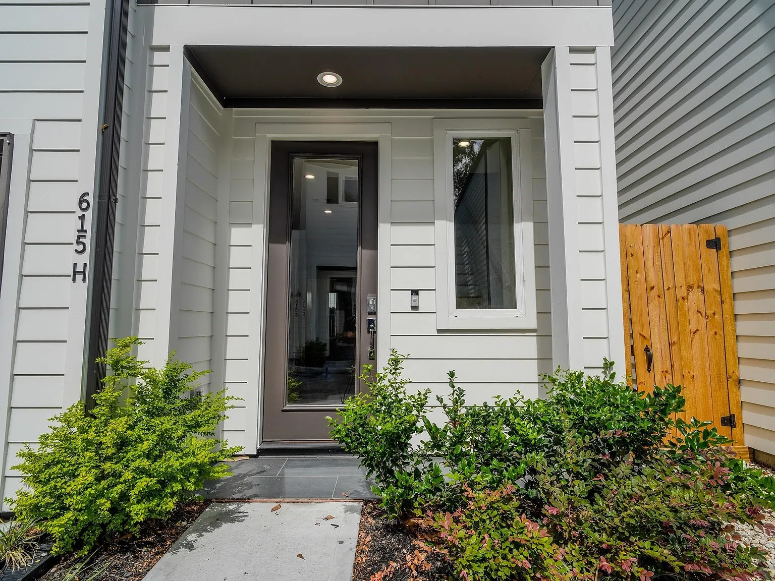 3 bed, 2.5 bath, 1610 sqft, $2,000 — Photo 2