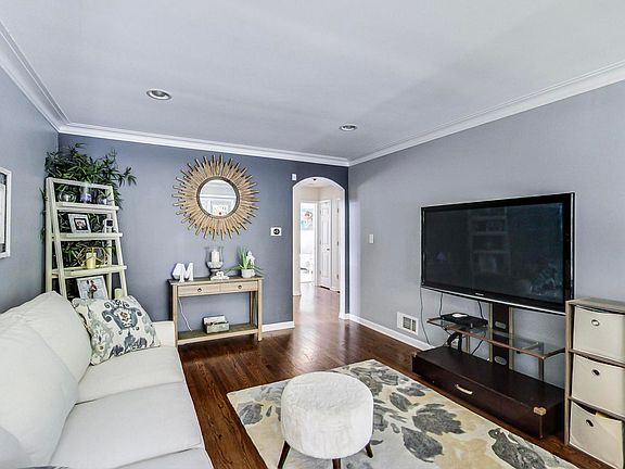 3rd image of 5440 S Newland Ave