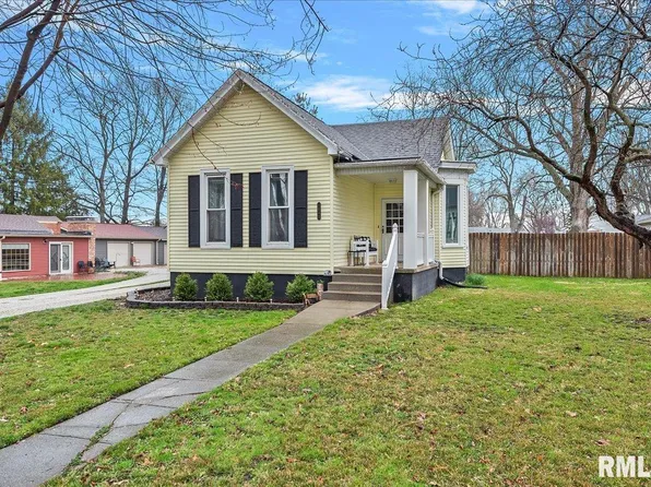 1042 S Clay Ave, Jacksonville, IL 62650