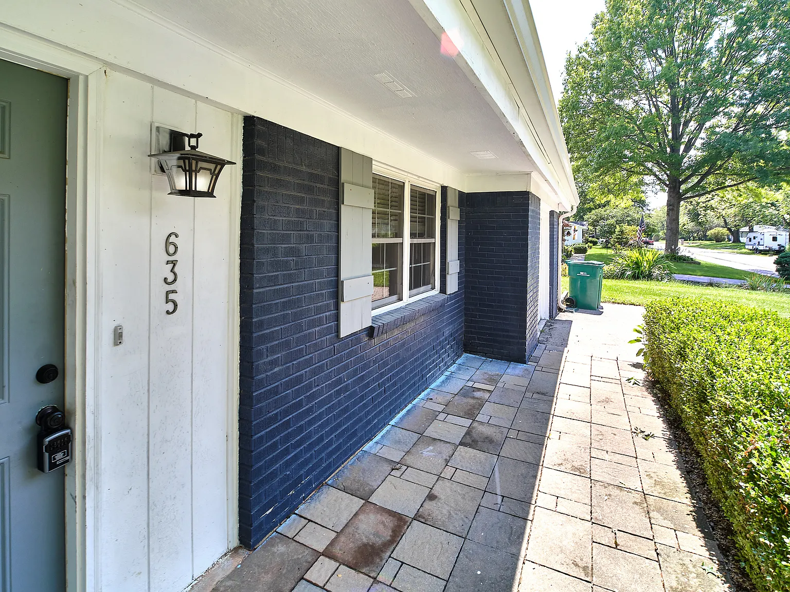 3 bed, 1328 sqft, $1,900 — Photo 3