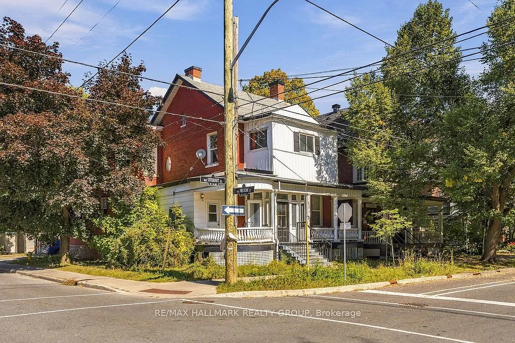 3 bed, $2,395 — Photo 2