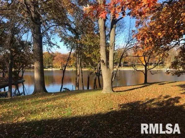 Mara Ln, Taylorville, IL 62568