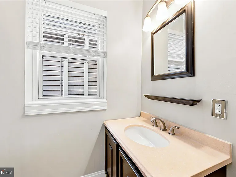 1508 Hancock St — Photo 11