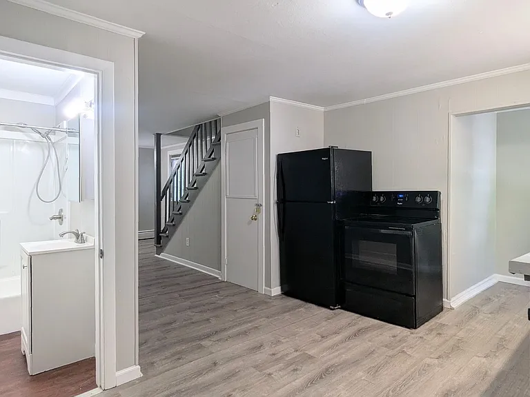 23 Winthrop St — Photo 3