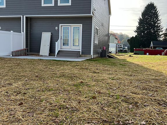 2nd image of 133 W Cedar St