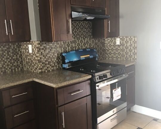 2nd image of 1026 E 42nd St