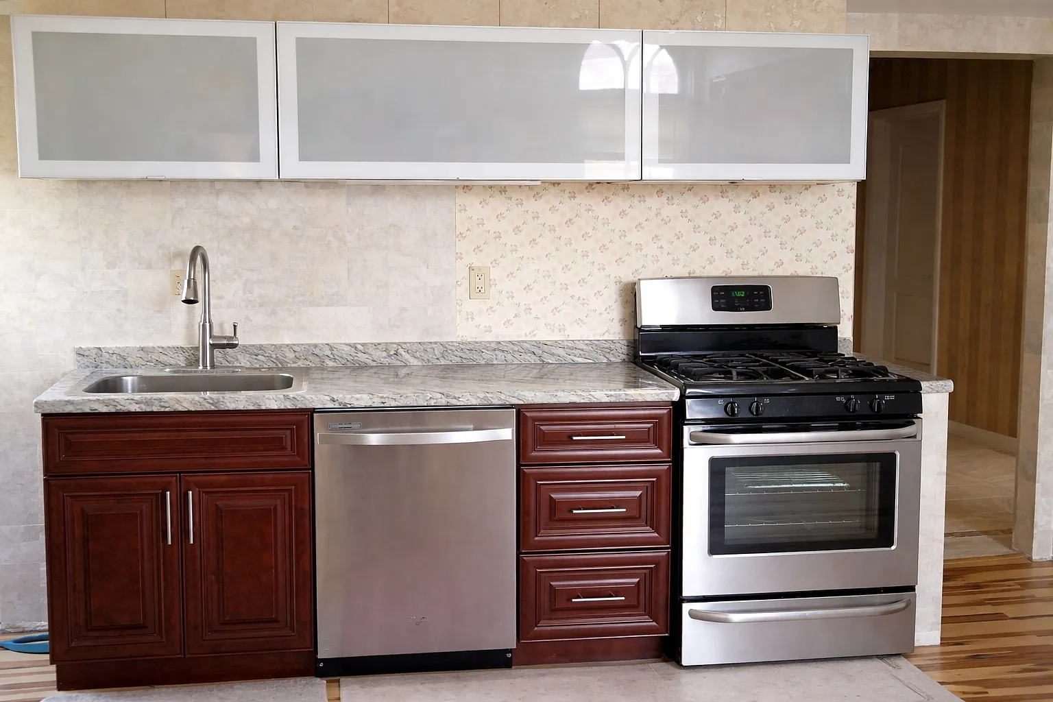 3 bed, 1300 sqft, $2,340 — Photo 4