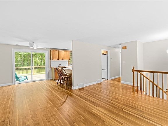 4th image of 276 Woodland Dr