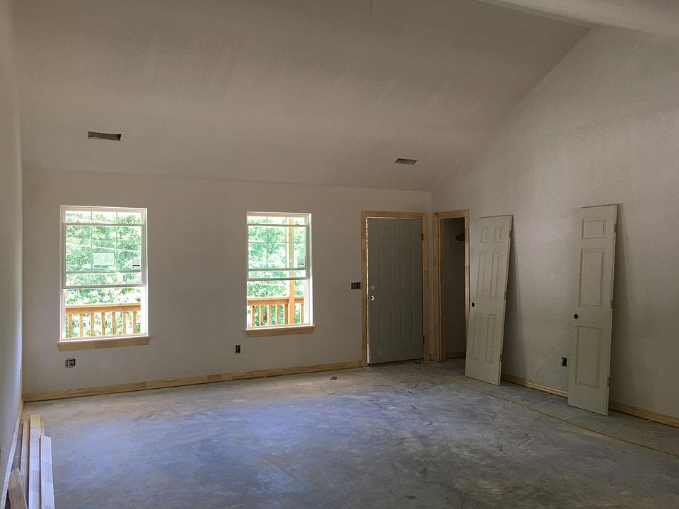 1st image of 6 Little Borough Ln