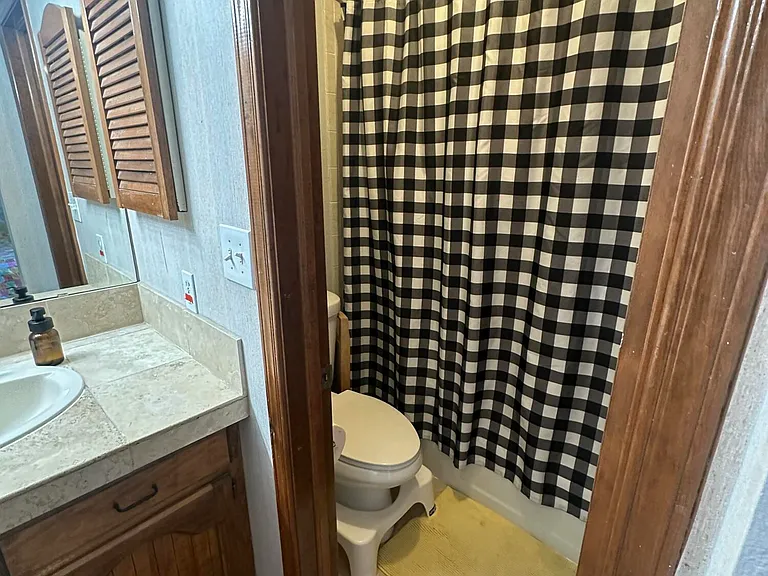 504 E University Ave — Photo 14
