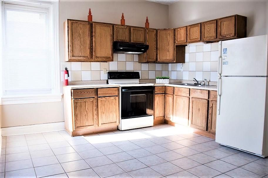 Open and spacious eat in kitchen