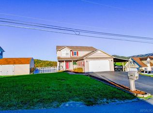 468 Grannys Rd, Pounding Mill, VA 24637