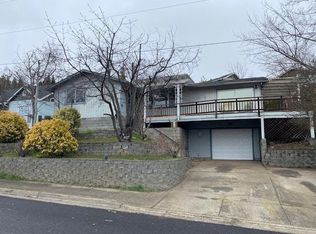713 S B St, Phoenix, OR 97535
