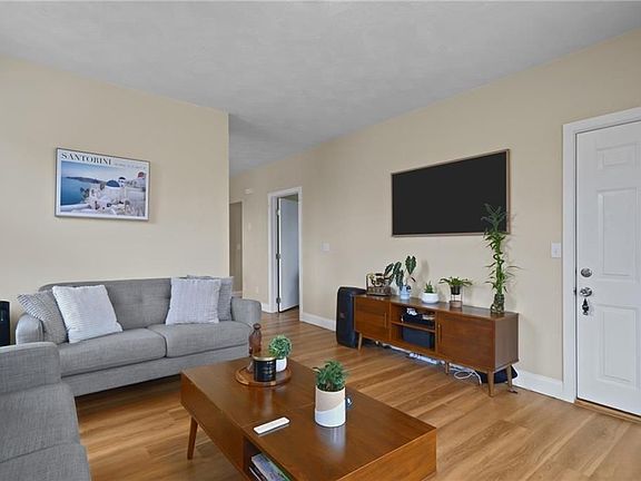 4th image of 81 Ledge St Floor 2