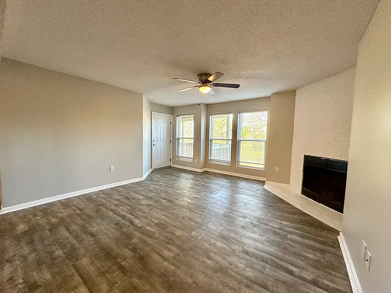 Courtyard West Apartments — Photo 17