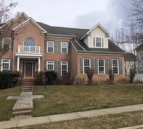 2nd image of 1002 Young Ave