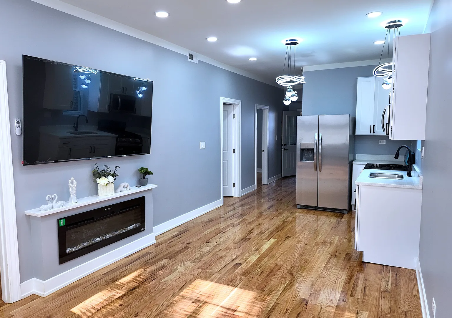 3 bed, 1000 sqft, $1,800 — Photo 3