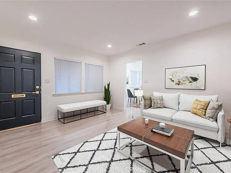 11342 Emelita St — Photo 5