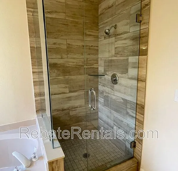 8907 Hampton Landing Dr E — Photo 37