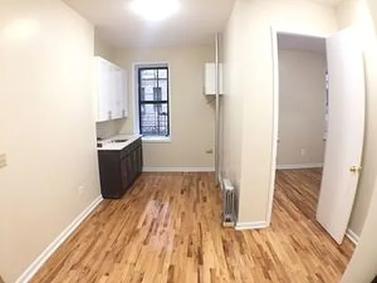 Rented by Lang Realty LLC | media 8