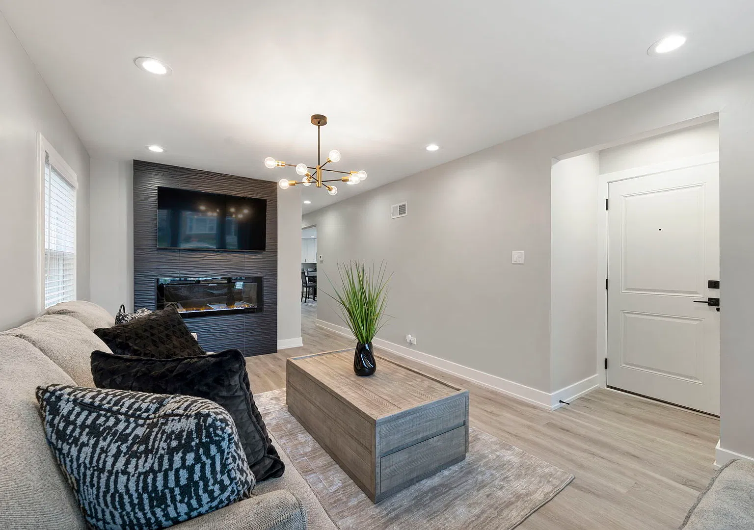3 bed, 1050 sqft, $2,300 — Photo 4