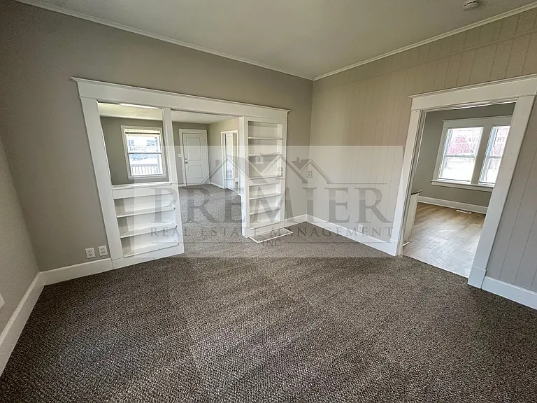 184 W North St — Photo 16
