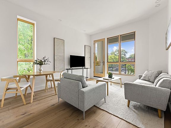 2nd image of 72 Quincy St #2