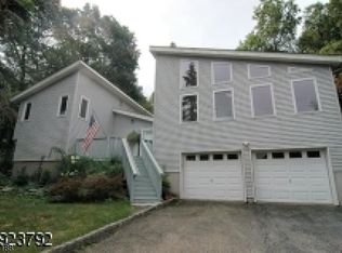 2 Mesongo Rd, Highland Lakes, NJ 07422
