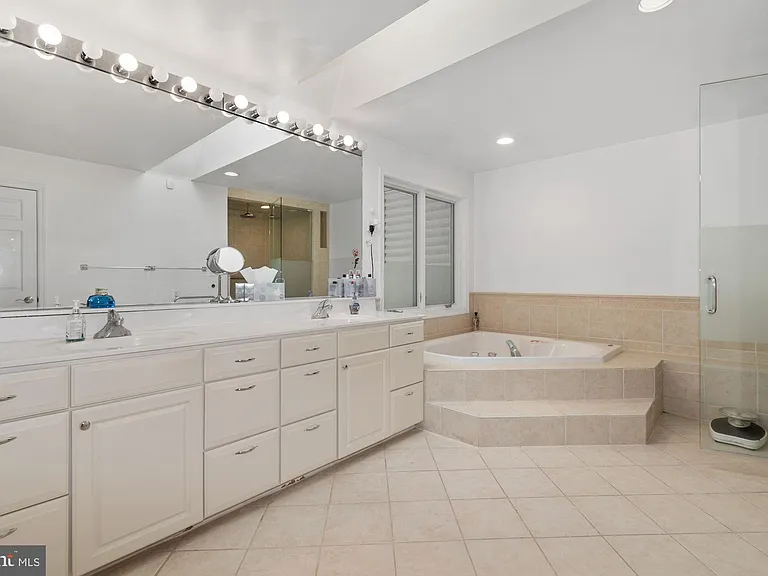 8309 Old Seven Locks Rd — Photo 38
