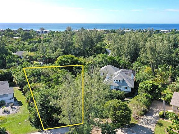 3rd image of 3013 Poinciana Cir