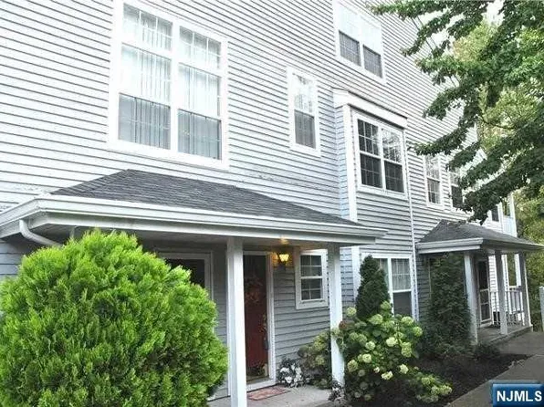 1362 Oxford St, Mahwah, NJ 07430