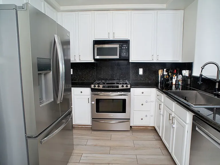 9610 Zelzah Ave #302 — Photo 7