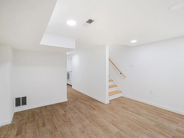 1721 L St NE — Photo 22