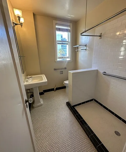 Jr. 1-bedroom Bathroom