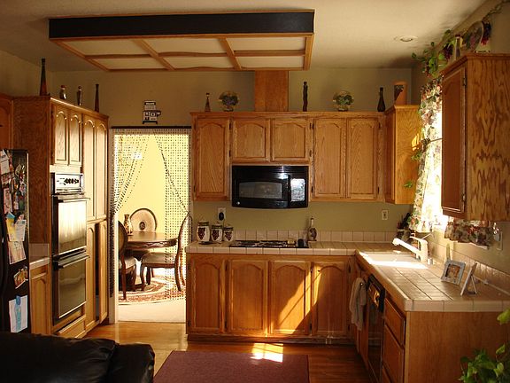 Honey Oak cabinets with lots of room