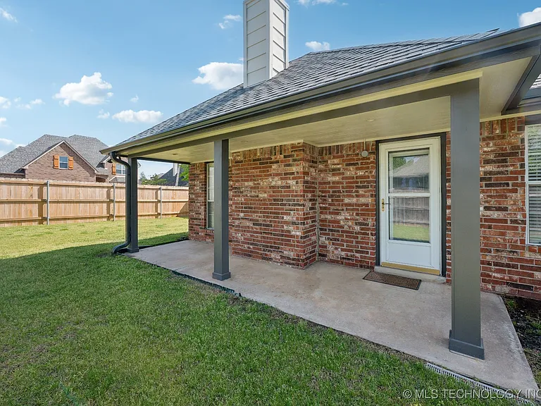 1504 S Desert Palm Ave — Photo 19