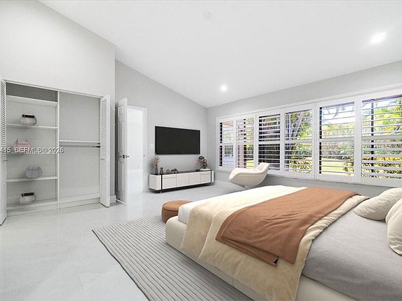 5th image of 22665 Meridiana Dr