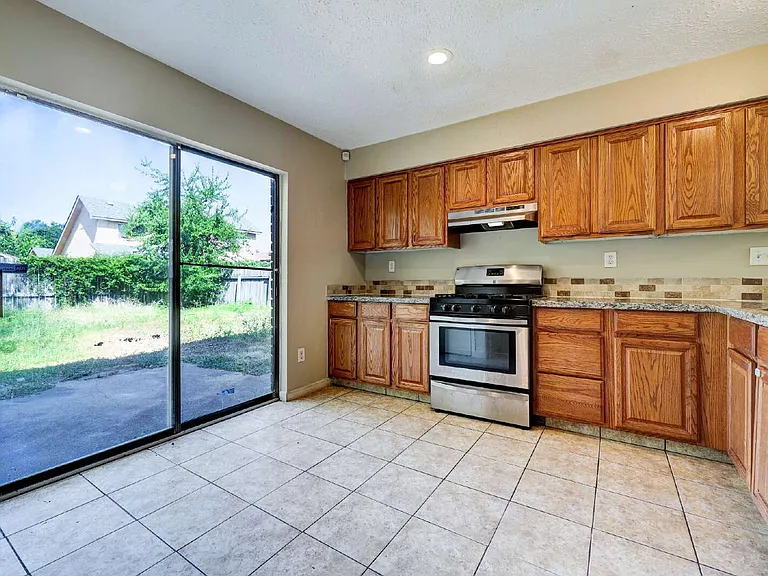10731 Staghill Dr — Photo 2