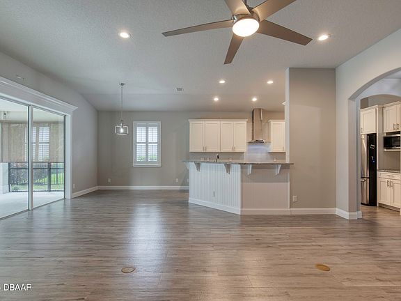 4th image of 237 Catriona Dr