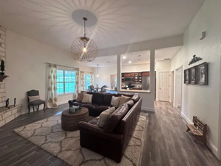 460 Tahitian Dr — Photo 10