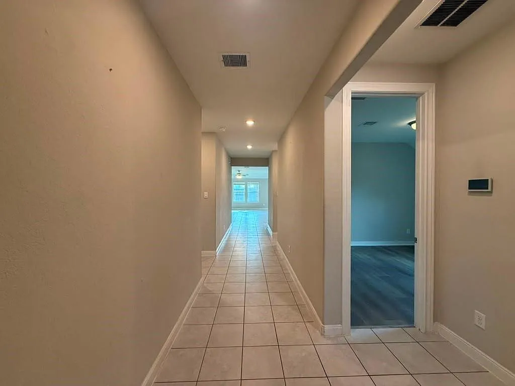 4 bed, 3.0 bath, 2032 sqft, $2,600 — Photo 3