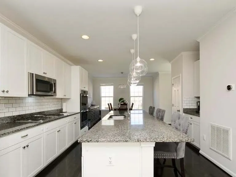 7812 Crescent Park Dr — Photo 9