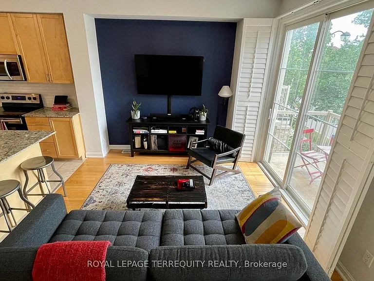 165 Hampshire Way #152 — Photo 3
