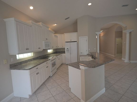 3rd image of 104 Saint Andrews Place Dr