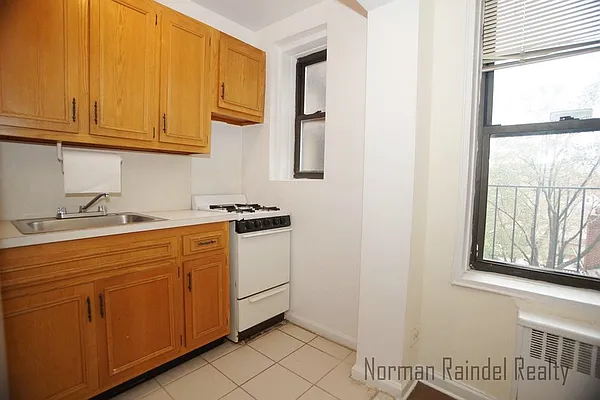 Rented by Norman Raindel, LREB | media 40