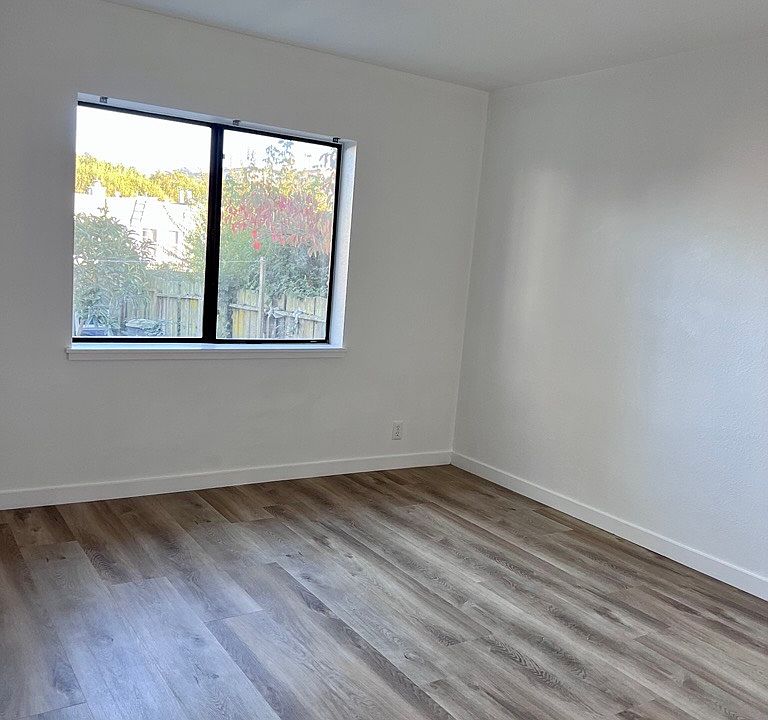 1st image of 1534 32nd Ave