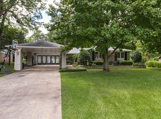 2811 N Stanton Ave, Fayetteville, AR 72703