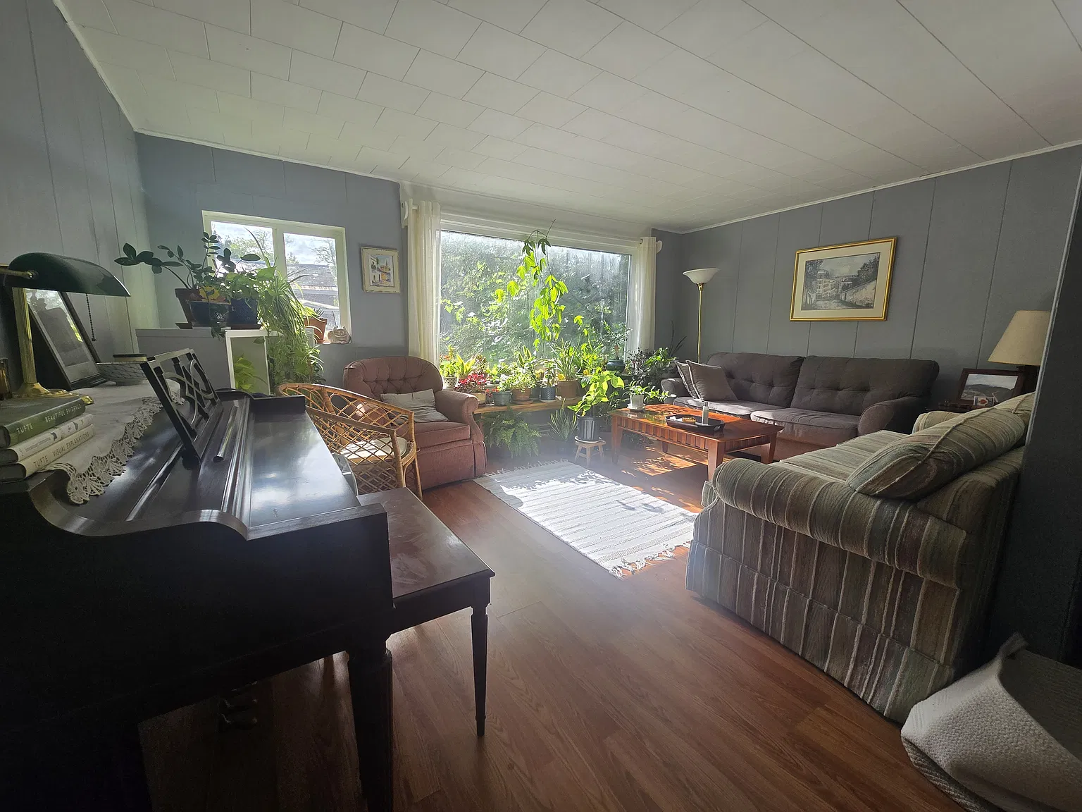 3 bed, 1200 sqft, $2,400 — Photo 2