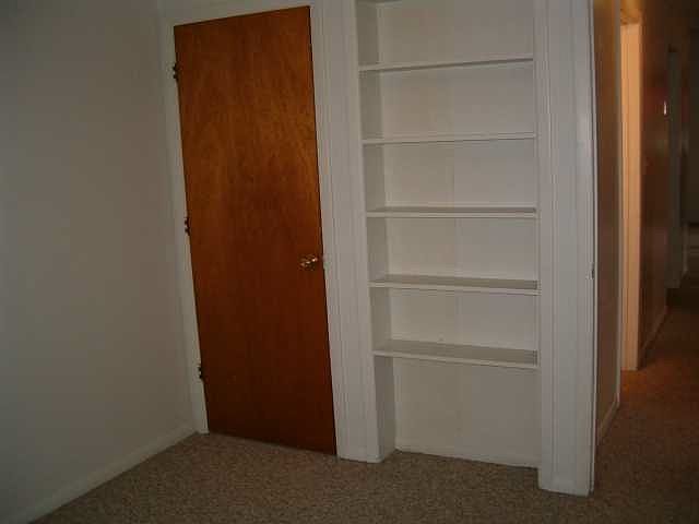 buildt in bookshelf